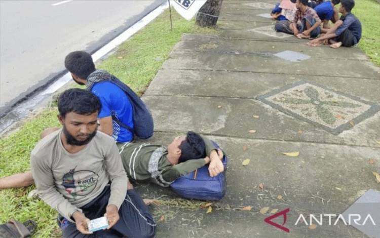 Polisi Amankan 13 Pengungsi Rohingya Telantar di Pekanbaru