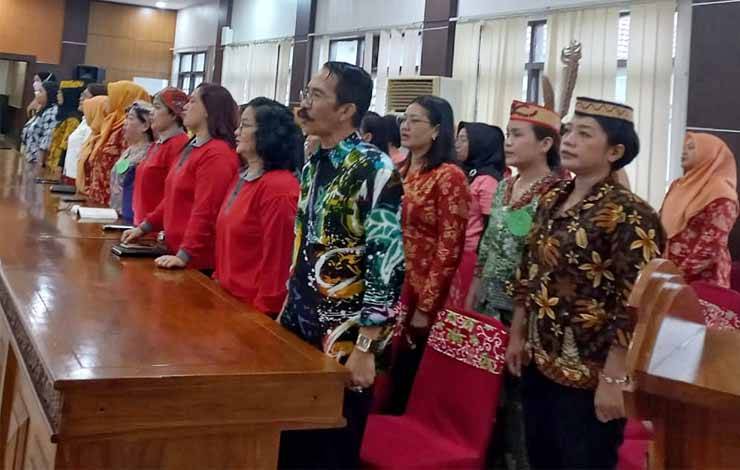 DWP Barito Timur Adakan Lomba Puisi dan Metangkai Bunga dari Barang Bekas