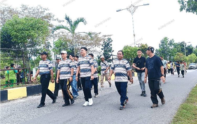 Bupati Gunung Mas Ikut Jalan Sehat Pemilu Damai