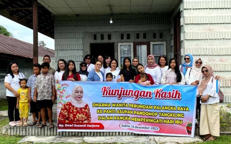 Momen Hari Ibu, Dharma Wanita Perumdam Kunjungi Panti Asuhan
