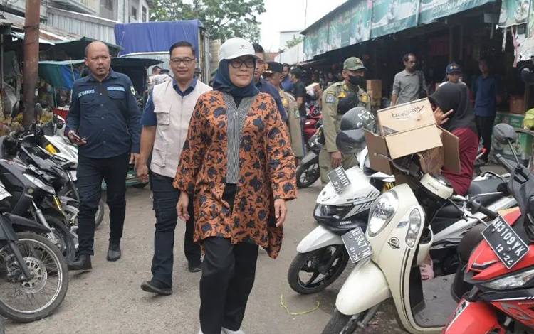 Pj Wali Kota Palangka Raya Imbau Warga Tak Belanja Berlebihan