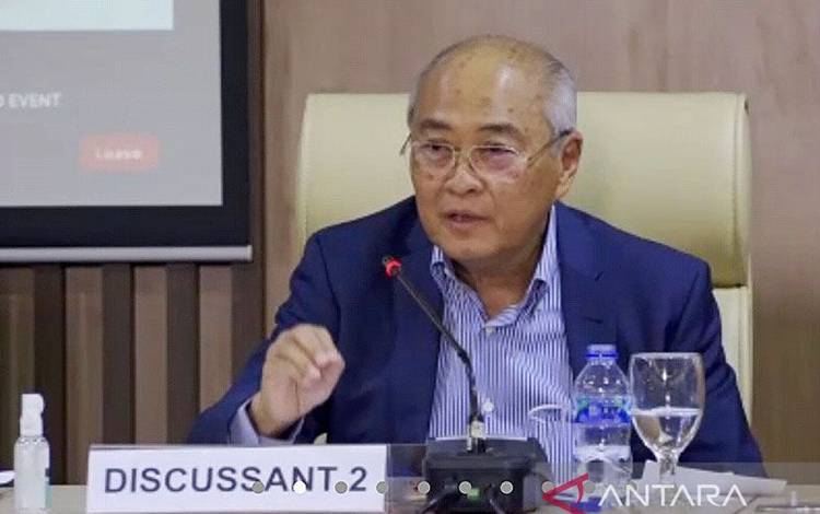 Tangkapan layar - Kepala Badan Rekonstruksi dan Rehabilitasi Aceh-Nias, Kuntoro Mangkusubroto dalam webinar "Peace Building and Post Tsunami Recovery: Aceh Case 2005-2015" yang diikuti di Jakarta, Senin (9/5/2022). ANTARA/ Zubi Mahrofi/aa.