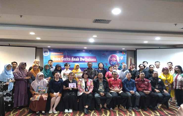 Buku Cerita Anak Dwibahasa Diharap Bangkitkan Minat Anak Terhadap Bahasa Daerah