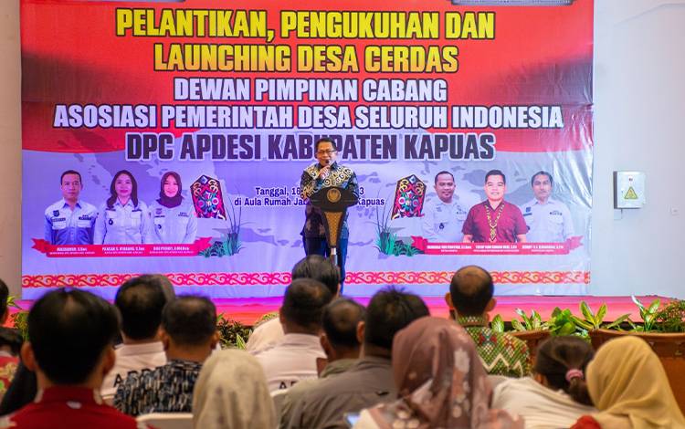 Pj Bupati Kapuas Erlin Hardi saat hadiri pelantikan pengurus DPC APDESI Kapuas masa bakti 2023 - 2028, bertempat di Aula Rumah Jabatan Bupati Kapuas. (FOTO: IST)