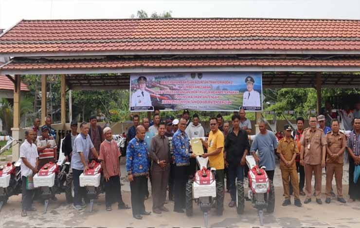 Pj Sekda Seruyan Hadiri Penyerahan Bantuan Alsintan dari Pemprov Kalteng