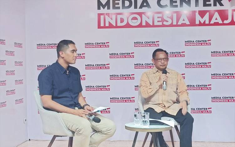 Menteri Dalam Negeri (Mendagri) Tito Karnavian dalam diskusi "Ada Apa dengan Daerah Khusus Jakarta" di Menteng, Jakarta Pusat, Selasa (19/12/2023). ANTARA/Siti Nurhaliza