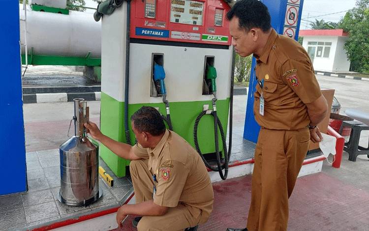 Jelang Nataru, Disperindagkop UKM Kobar Cek Alat Ukur SPBU