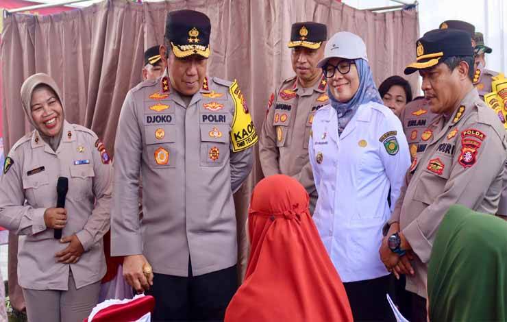 Pj Wali Kota Palangka Raya, Hera Nugrahayu mengikuti kegiatan bakti sosial Polda Kalteng. (FOTO: HENDRI)