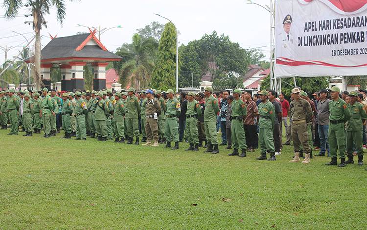 Apel Kesiapsiagaan Satpol PP dan Satlinmas di Pelataran Kantor Bupati Barito Timur, Kamis, 21 Desember 2023. (FOTO: BOLE MALO)