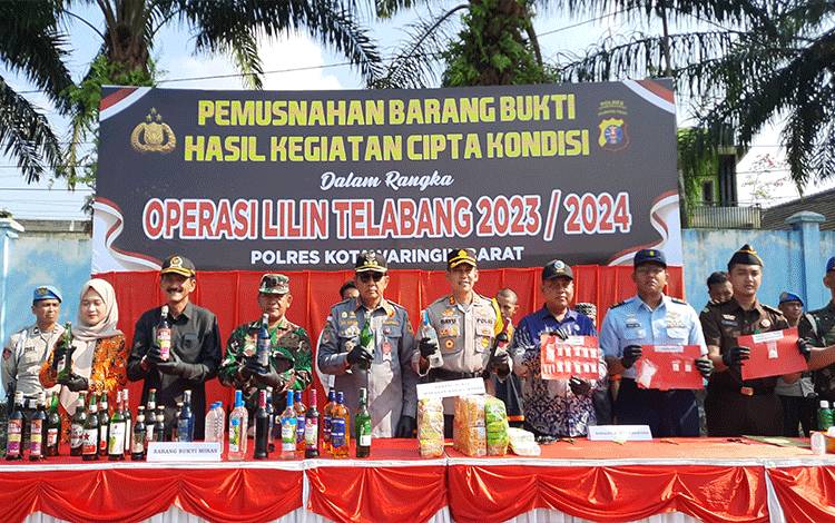 Apresiasi Pemusnahan Barang Bukti Cipta Kondisi, Pj Bupati Kobar Minta Penertiban Gencar Dilakukan