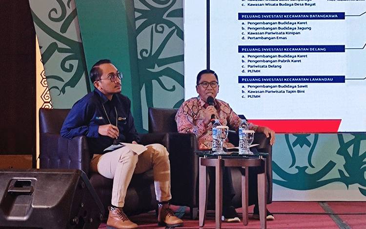 Kepala Badan Perencanaan Pembangunan Daerah, Penelitian dan Pengembangan (Bappendalitbang) Kalteng, Leonard S Ampung?saat Forum Investor Kalteng di SwissBel-Hotel Danum Palangka Raya, Kamis, 21 Desember 2023. (FOTO: HERMAWAN)