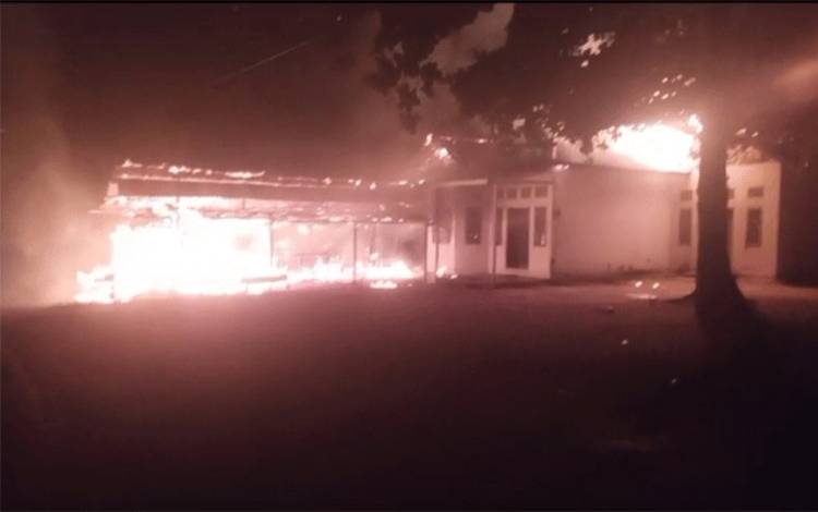 Warung Makan dan Rumah Terbakar di Kotim