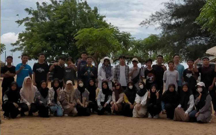 Warga MTsN 1 Kapuas Lakukan Taddabur Alam