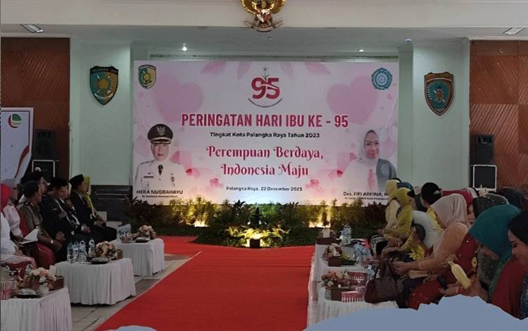 Pemko Meriahkan Peringatan Hari Ibu dengan Lomba Fashion Show Kebaya dan Couple
