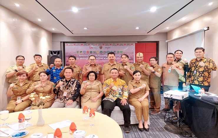 Monitoring dan Evaluasi serta Knowledge sharing OJK Kalteng bersama seluruh Tim Percepatan Akses Keuangan Daerah di Kabupaten/Kota di Kalteng di Hotel Aquarius Boutique Palangka Raya.(FOTO: Rilis OJK Kalteng)