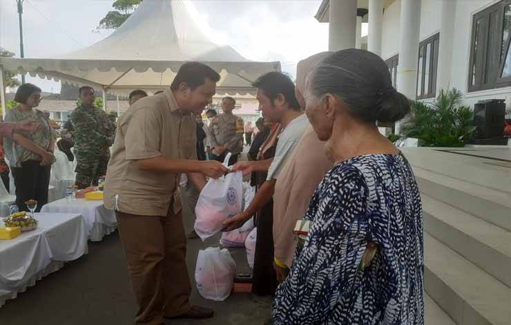 Pemkab Kobar Bagikan 5.000 Paket Sembako Gratis Menjelang Natal dan Tahun Baru 2024