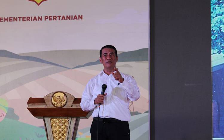 Menteri Pertanian (Mentan) Amran Sulaiman saat memberi keterangan terkait pertanian. Bandarlampung, Rabu (20/12/2023). ANTARA/Ruth Intan Sozometa Kanafi.