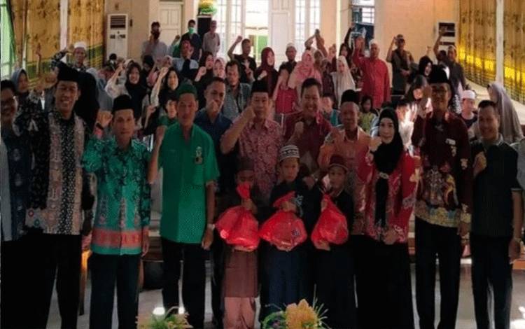 Kemenag Kapuas Adakan Khitanan Massal Sambut HAB ke-78