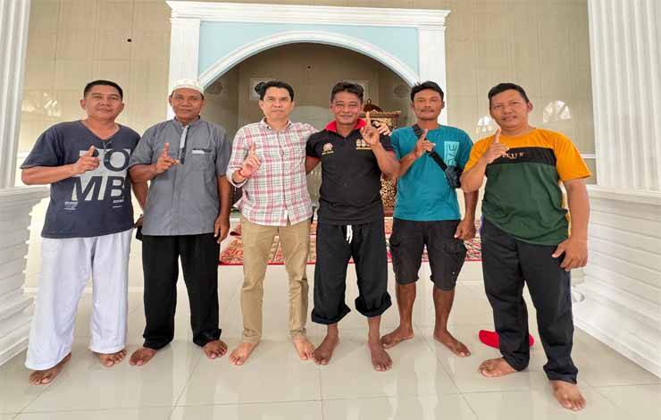 Fairid Naparin Bantu Pembuatan Pilar Masjid Al Muhajirin Sido Mulyo