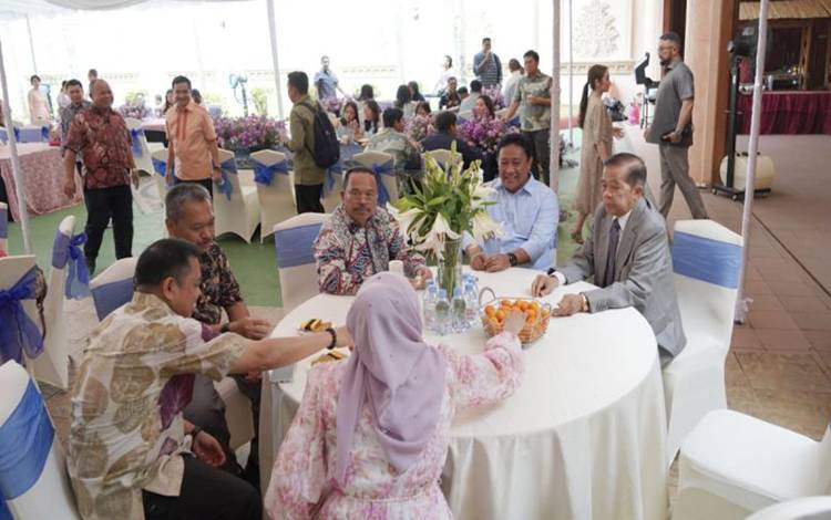 Wakil Gubernur Kalimantan Tengah Edy Pratowo dan jajaran dalam sampaikan di sela rangkaian kunjungan silaturahmi dalam rangka Hari Raya Natal 2023, Palangka Raya, Senin (25/12/2023). (ANTARA/HO-Diskominfosantik Kalteng)