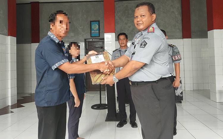 Puluhan Warga Binaan Rutan Tamiang Layang Terima Remisi Natal