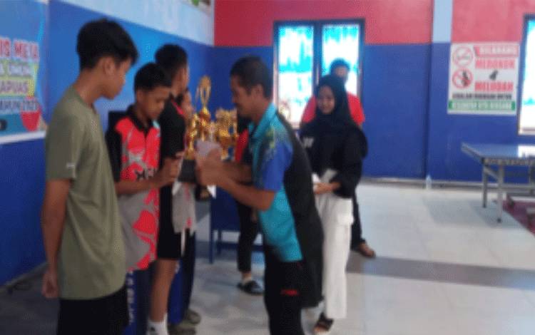 Ketua KONI Kapuas Apresiasi Kejuaraan Tenis Meja Digelar PTMSI, Ini Harapannya