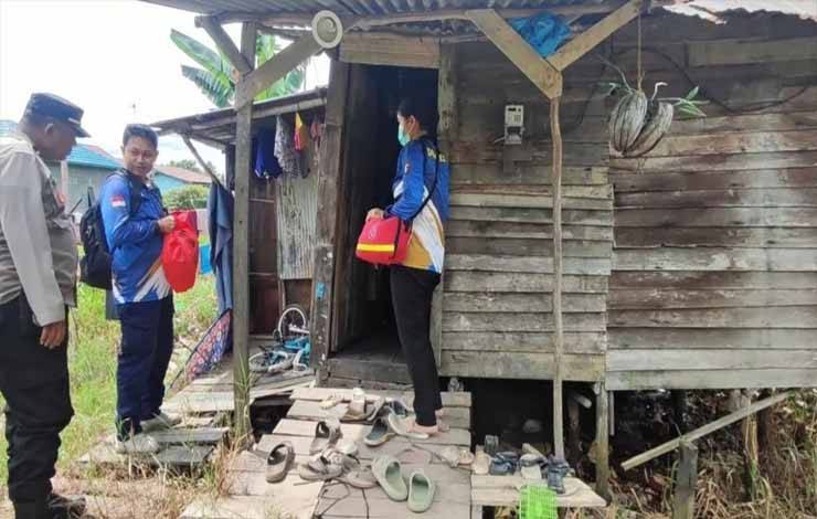 SiDokkes Polres Kapuas Peduli, Berikan Bantuan kepada Warga di Kecamatan Selat