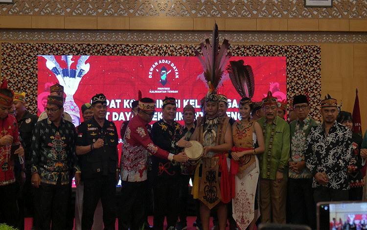 Ketua DAD Kalteng Terangkan Kesakralan Mandau