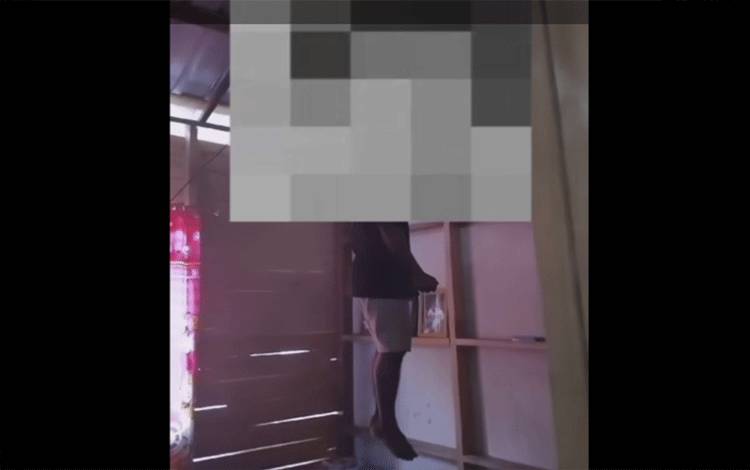 Pria yang ditemukan bunuh diri di dalam kamar oleh warga. (FOTO: IST)