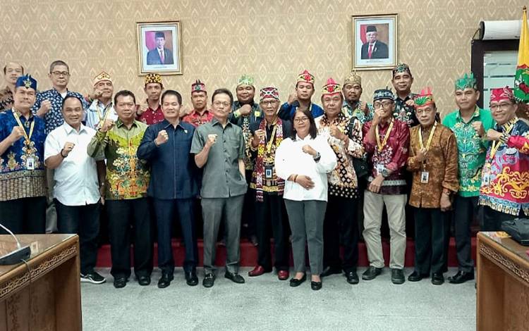 Dewan Berharap Pemda Beri Dukungan Penuh ke Damang dan Mantir Adat di Kalteng