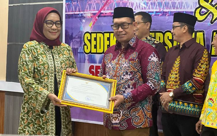 IPM Puskesmas di Palangka Raya Terbaik Nasional, Pj Wali Kota Berikan Penghargaan