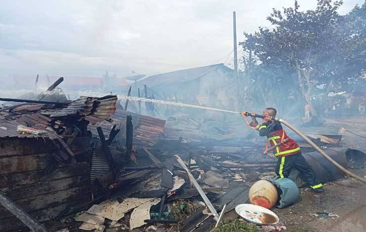 6 Rumah Warga Hangus Terbakar di Sampit