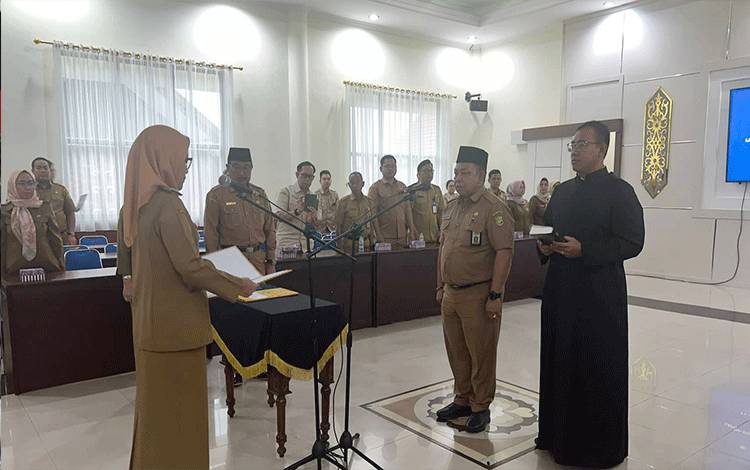 Yustinus Gunihardi Resmi Jabat Sekretaris DPRD Palangka Raya