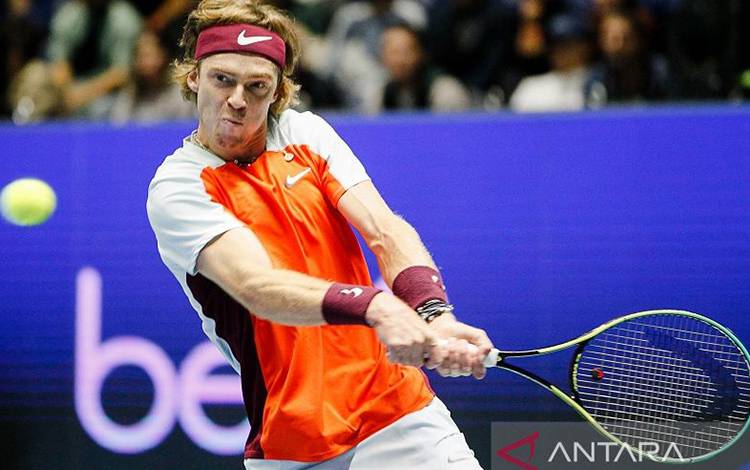 Tsitsipas Cedera Punggung saat Chile Kalahkan Yunani di United Cup