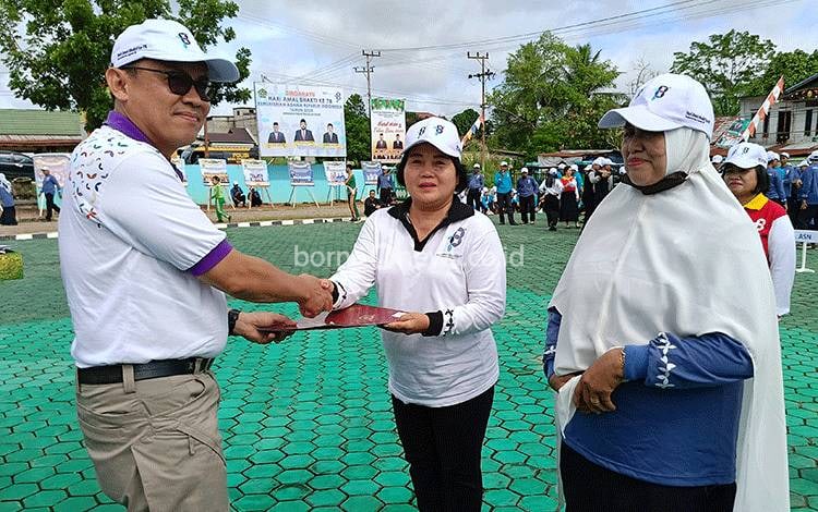 Kasi Bimas Kristen Kantor Kemenag Barito Timur Terima Satyalancana Karya Satya 30 Tahun