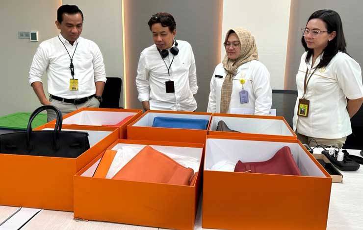 Kejagung Lelang 6 Tas Mewah Milik Istri Benny Tjokro