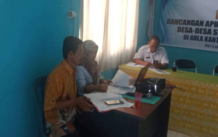 Pemdes Terusan Mulya dan Bangun Harjo Paparkan APBDes, ini Harapan Camat