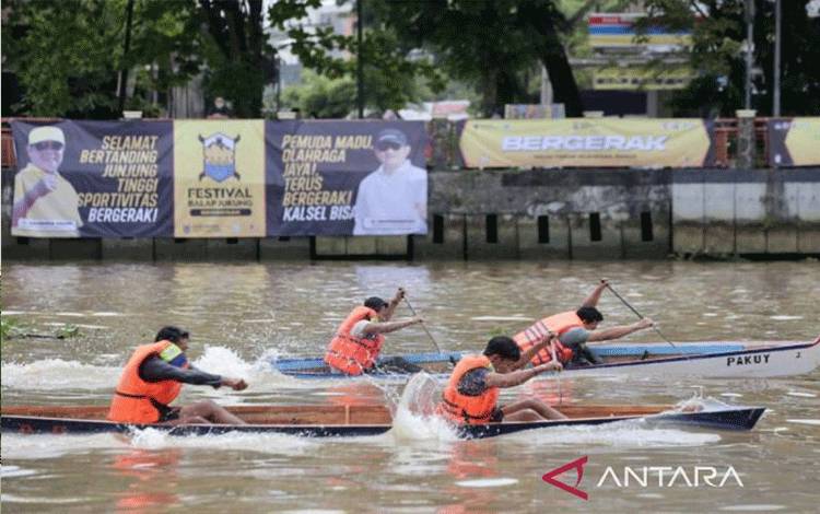 Kalsel Gelar Olahraga Tradisional Balap Sampan dan Balogo