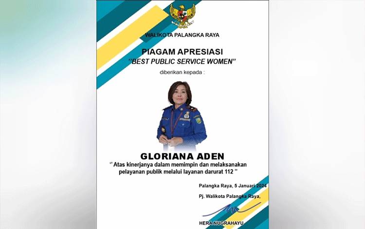 Gloriana Aden Terima Penghargaan Kategori Best Public Service Women dari Pj Wali Kota Palangka Raya