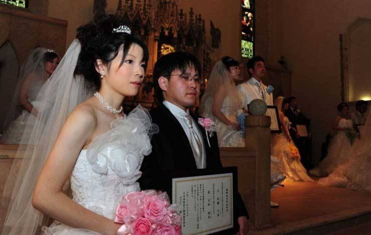 Semakin Banyak Orang Dewasa Jepang Enggan Menikah