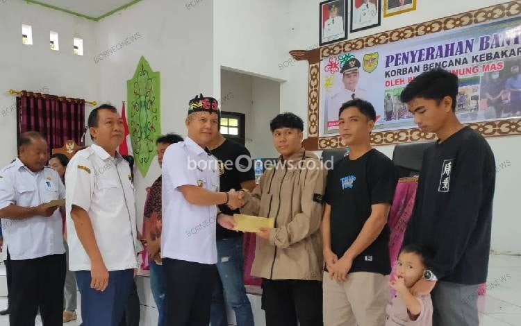 Belasan KK di Gunung Mas Dapat Bantuan Korban Kebakaran Sepanjang 2023