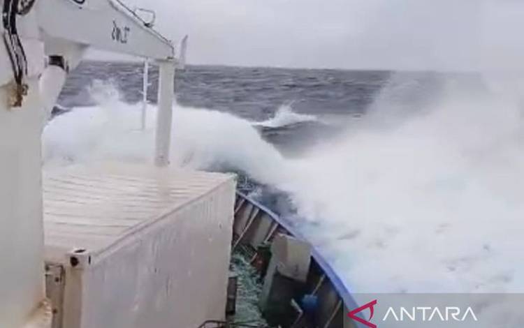 BMKG: Waspadai Gelombang Setinggi Empat Meter di Laut Natuna Utara