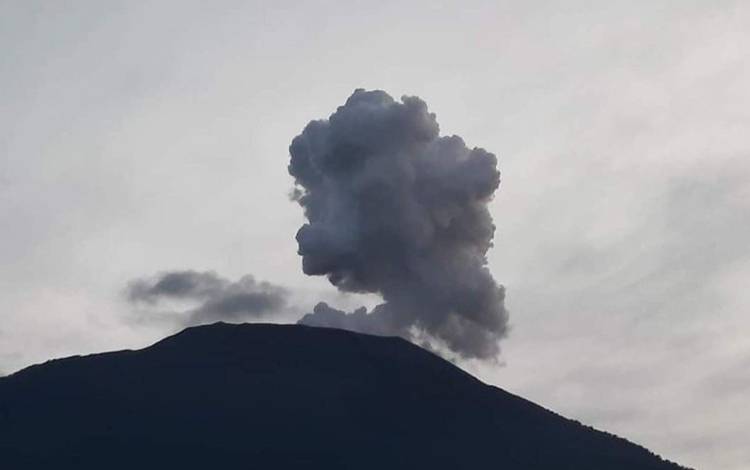 Gunung Marapi Kembali Erupsi Mengeluarkan Suara Dentuman dan Gemuruh