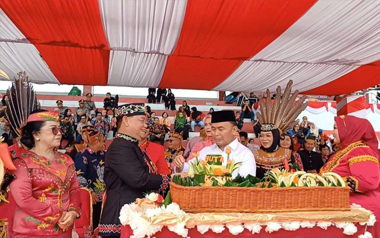 Jadi Inspektur Upacara HUT ke-71 Kotim, Gubernur Kalteng Berharap Pembangunan Infrastruktur Semakin Maju Hingga ke Pelosok?