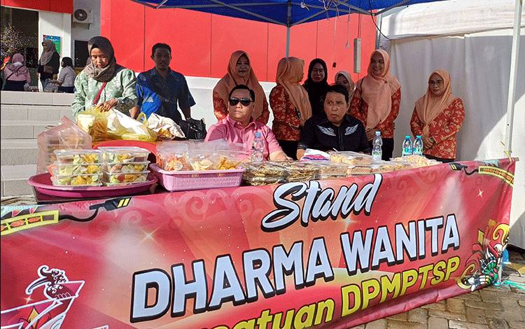 Peringati Hari Jadi ke-1 MPP Habaring Hurung dan HUT ke-71 Kotim, DPMPTSP Gelar Bazar UMKM