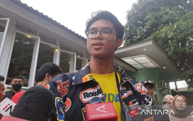 Putra Calon Presiden RI Ganjar Pranowo, Alam Ganjar, saat menjawab pertanyaan awak media di Jakarta, Sabtu (9/12/2023). ANTARA/Bagus Ahmad Rizaldi