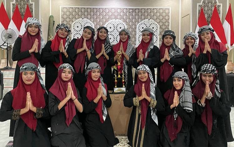 Grup Tari MTsN 1 Kapuas Raih Juara Lomba Syigar Sistri Meriahkan HAB ke-78?