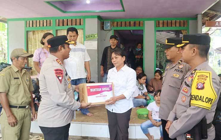 Kapolres Barito Timur Melayat Ke Rumah Duka Korban Tenggelam Bendungan Tampa