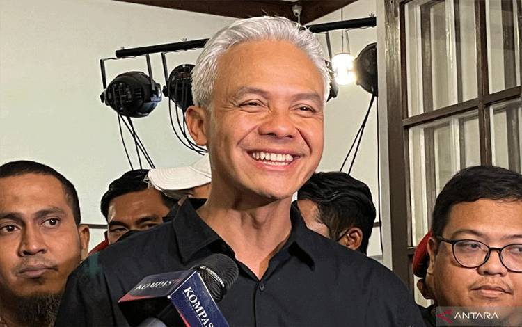 Ganjar Tanggapi Salaman Anies dan Puan Usai Debat Ketiga