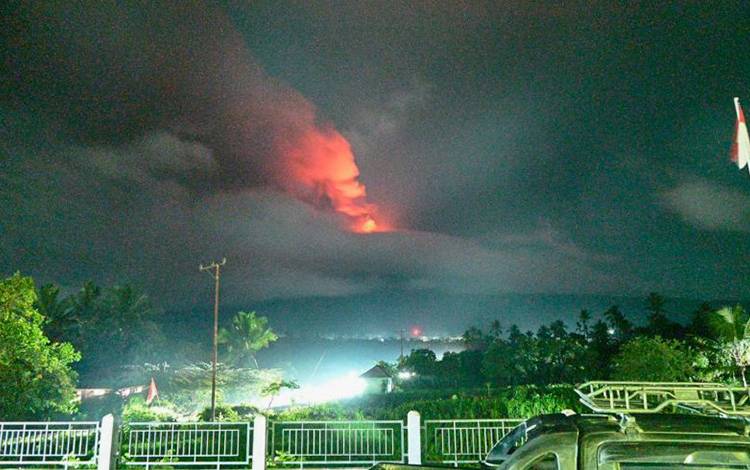 Gunung Lewotobi Laki-laki Mengalami Peningkatan Energi Erupsi